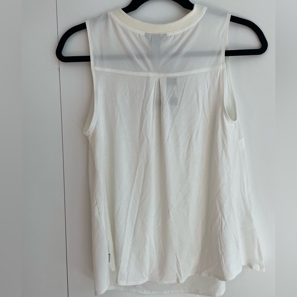 Eddie Bauer sleeveless blouse with ringer neck - Picture 2 of 3